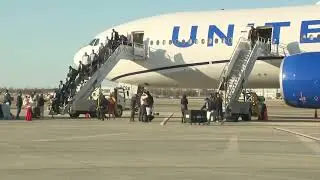 Chiefs, Eagles arrive in New Orleans for Super Bowl