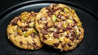 NYC Style Chocolate Chip Pistachio Cookies | Gideon&rsquo;s Bakehouse |