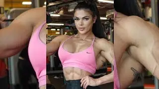hot muscle girl flexing her biceps | girl flexing | muscle girl 