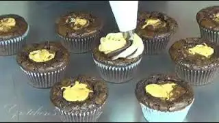 peanut 🥜 butter stuffed cupcakes 🍰