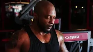 Who is PhysiquesGym celebrity trainer Craig Tinnelle?