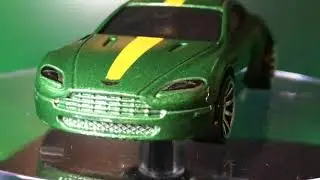 Hot Wheels Aston Martin V8 Vantage Exotics Green Showroom