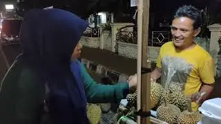 Katan Durian, kamek laris Manis di Depan DPRD kota payakumbuh