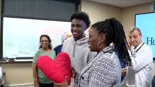 Man who underwent 90-minute CPR procedure reunites with doctors