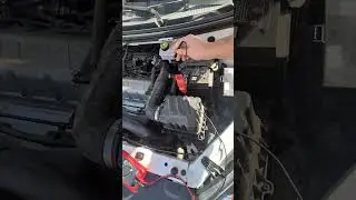 C&oacute;mo probar el cable positivo que va desde el alternador a la bater&iacute;a.