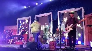 Great big family Christmas     Sidewalk prophets