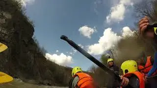 Rafting on the river Rioni, Georgia. ჯომარდომა მდ. რიონზე. Рафтинг. Переворот рафта. Риони. Грузия.