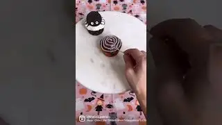 Halloween DIY costumes and cupcakes