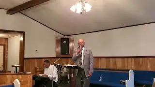 Deacon Truss sings 