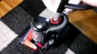 Обзор пылесоса Eureka Brushroll Clean с вертикальным безмешком SuctionSeal AS3401A
