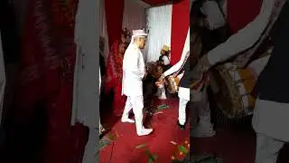 लिम्बू संस्कार अनुसार पूजारीले लगन गरीसके पछि च्याब्रुङ मुन्धुम अनुसार आशीर्वाद दिएको ।