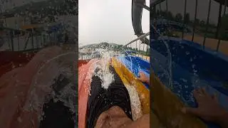 water park🤽&zwj;♀️ taking slide stuck in middle#freerunning #parkour #trendingshorts