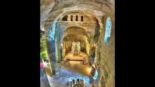 AUBETERRE sur Dronne et son église souterraine, monolithe.