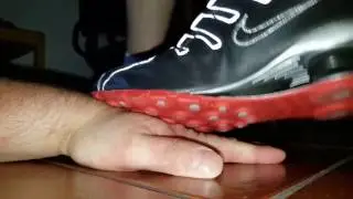Nike Shox NZ Hand Trampling