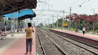 Thunderbolt HWH WAP 7 Sealdah Rajdhani dust bashed Kamarkundu at 130 KMPH