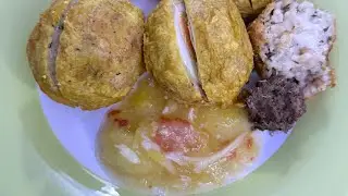 Острые яичные шарики с картофельными и маниоковыми шариками и острым манговым соусом #оченьвкусно...
