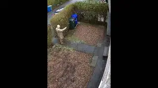 Safe Style Uk Salesman Gets Threatening With Customer - Caught On CCTV - 🇬🇧