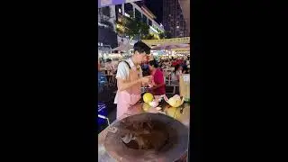When a Handsome Guy Makes Guokui &ndash; Aroma Everywhere, Mouths Watering