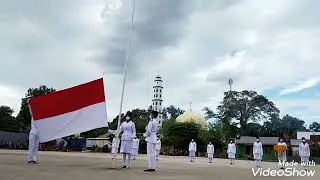 Pengibaran Bendera Merah Putih oleh Paskibra SMABAR tingkat kelurahan Barrang Lompo 2021
