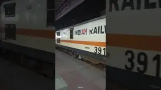 22307. Howrah Bikaner super fast express arriving at jaipur junction #indianrailways #railway #like