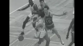 Bob Cousy with slick no-look behind-the-back pass for an assist in Celtics win over Hawks (no sound)