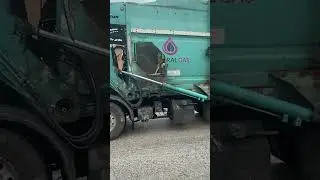 Homewood Disposal 1023 cleaning behind the blade #automobile #garbagecollection #garbagetruck