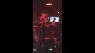Kristen Foss covering &ldquo;Side to Side&rdquo;