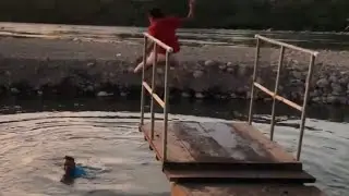 Mostrandoles un lindo  parque 