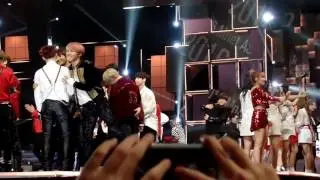 [FANCAM] MAMA ENDING BTS FOCUS  161202 - EXO&BTS INTERACTIONS 💖   STOP THE FANWARS