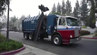 CR&R Volvo Amrep Octo ASL doing 35 gal Carts