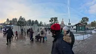 Central Plaza  Snow - Disneyland Paris - Static Shot 360