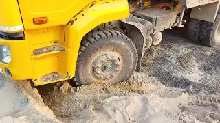 Wow !!! Eicher Tipper Truck 6025T  Amazing Work || Eicher Tipper Heavy Truck Unloading Road