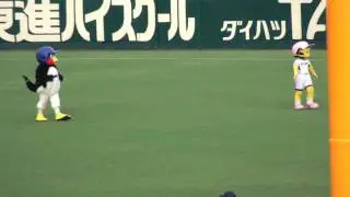 【トラッキー／ラッキー／つば九郎】試合開始前(100708)