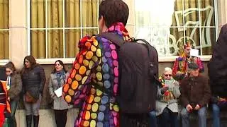 Umb&egrave;lder en stadsgids Koos Neijnens op stap met kep&egrave;l Gootgemootj