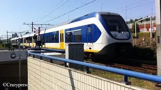 NS treinen over spoorwegovergang Eerste Stationsstraat bij Zoetermeer Oost! (2015)