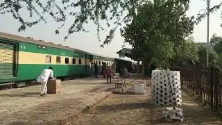 Departure of Millat Express for Phularwan | Bhalwal Railway station | Hitachi locomotive PHA-8308