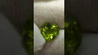 High quality peridot gemstone 3.70 CTS www.puritygems.etsy.com