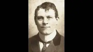 HOLD MADAMMEN I HUMØR - Skuespiller Frederik Jensen med klaver 1911