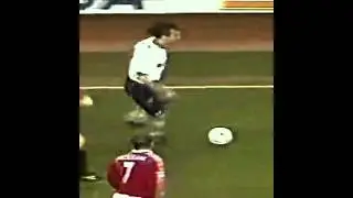 Ginola vs Roy Keane #ginola #roykeane #spurs #manchesterunited #tottenham #shorts