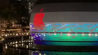 World&rsquo;s first floating Apple Store