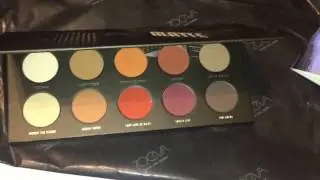 Inside the palette! Eyeshadow MATTE by ZOEVA!
