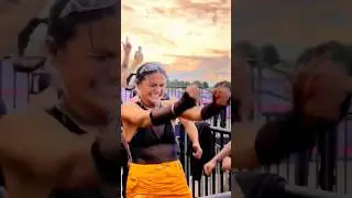 She rave alone in hard techno Music Festival | credit : dottychu