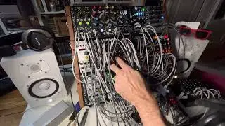 41 Strange rhythmic ambience with VPME QD and Quanalog Boubou