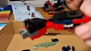 Spiderman 2099 vs MMM: Miles Morales Mech Lego.