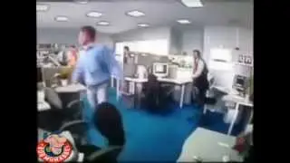 Ofislerinde Cinnet Ge&ccedil;irmek :))