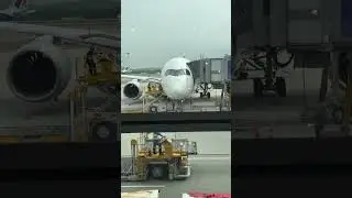 AIRBUS A350 PARKING AT THE GATE GOING TO SINGAPORE  CHANGI AIRPORT SINGAPORE AIRLINES SQ105