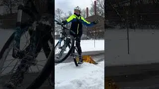 Barspin in den Schneehaufen ❄️ #mtb #challenge #downhill #kicker #hopper #bikelife #mountainbike
