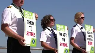 Pilots picket in Detroit, nationwide as Labor Day travel begins