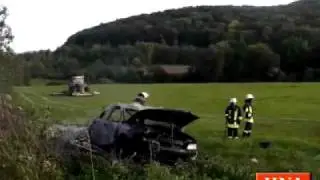 Verkehrsunfall auf der A44: Autofahrer verbrennt