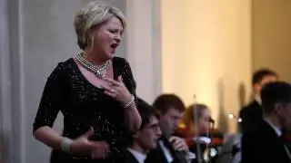 Linda Richardson performs Glitter & be gay